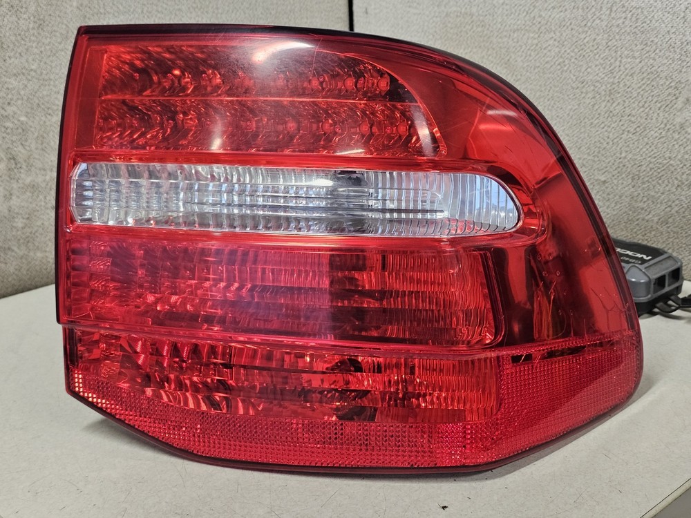 *Read* 2008 2009 2010 Porsche Cayenne LED Tail Light Right Passenger 7L5945208A
