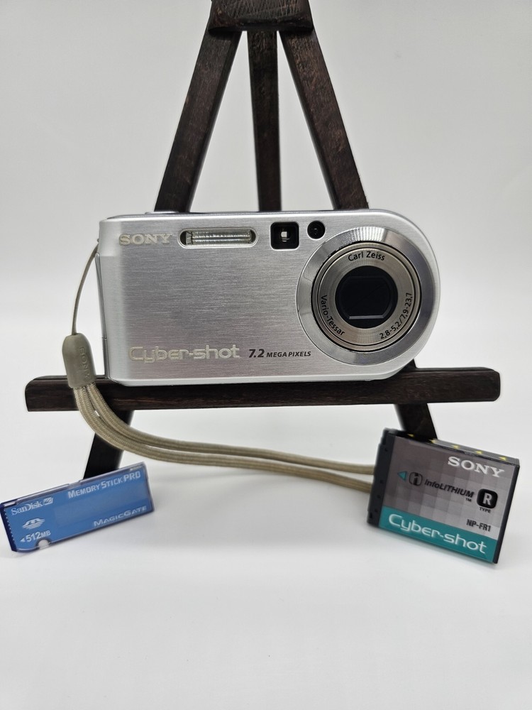 Sony Cyber-Shot DSC-P200 7.2MP Digital Camera with Battery & Memory Stick in Mint Condition