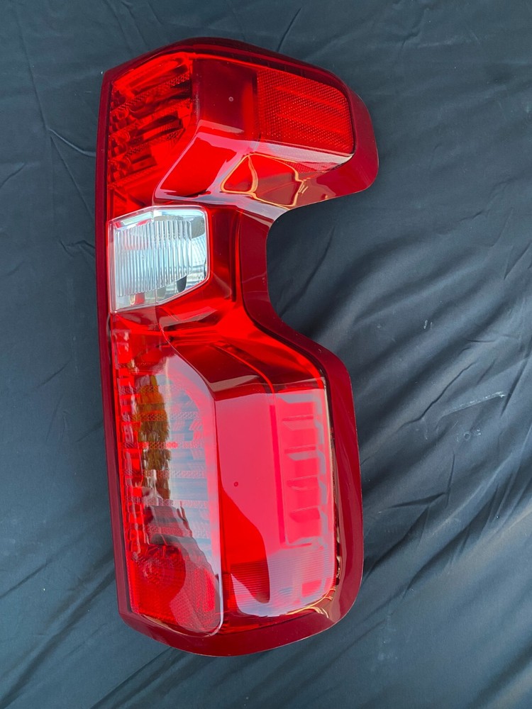 2020-2023 Chevy 2500 3500 Factory pasenger Side Halogen Tail Light rh