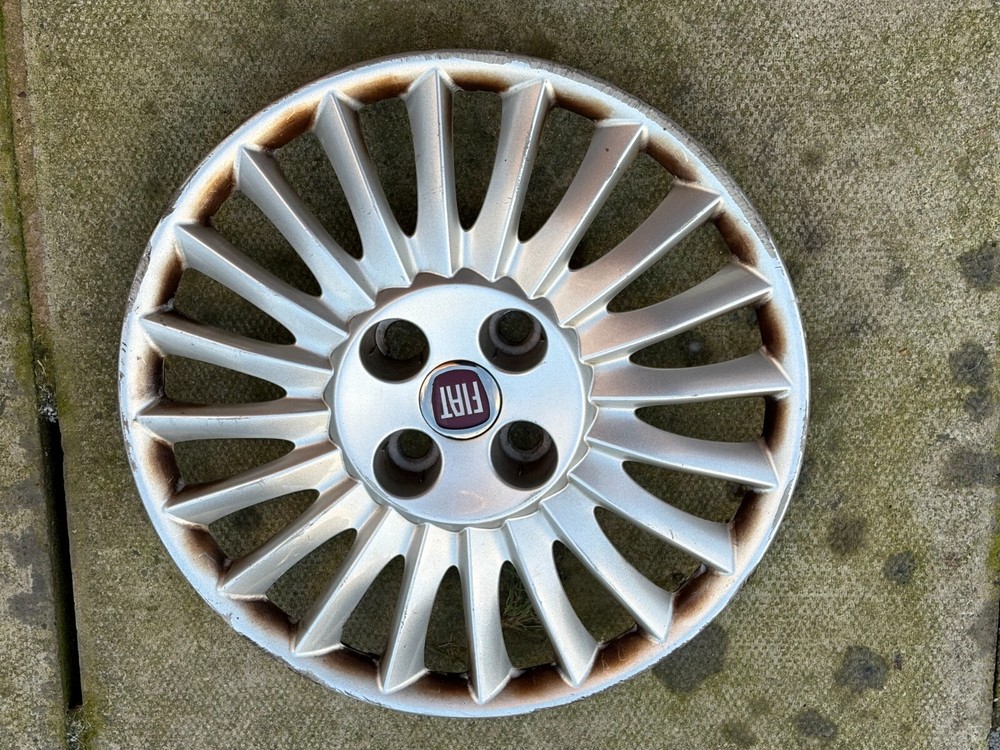 FIAT Grande Punto 15 inch Genuine Bolt-On Wheel Trim Hub Cap 51733005
