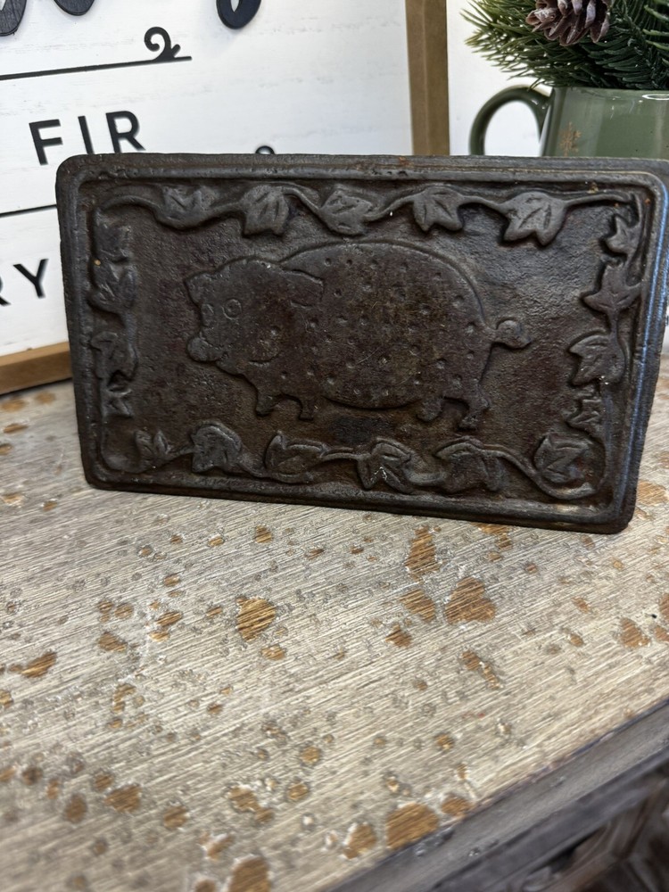 Vintage Cast Iron Bacon Press Wood Handle Pig Design Griddle weight 7” Inch