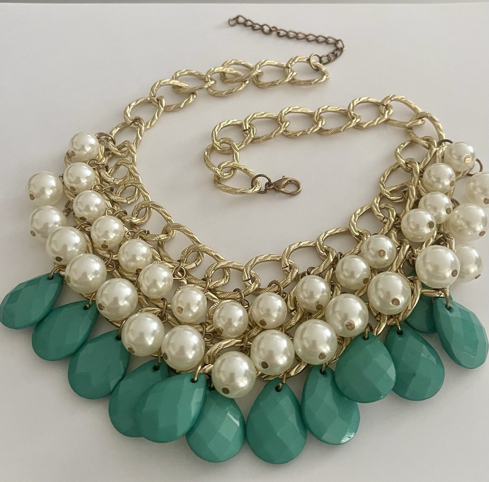 Vintage Gold-Tone Green Faux Pearl Teardrop Chain Necklace 26 Inch