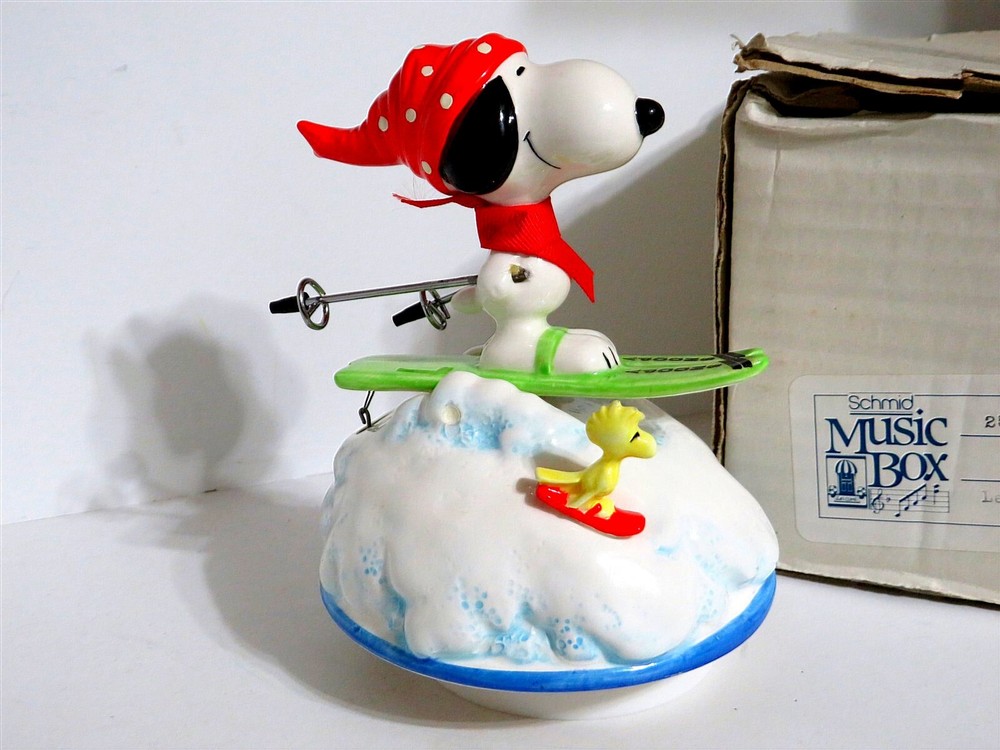 SNOOPY & CHARLIE BROWN CERAMIC MUSIC BOX FIGURINE BY SCHMID 1985 PEANUTS COLLECTIBLE