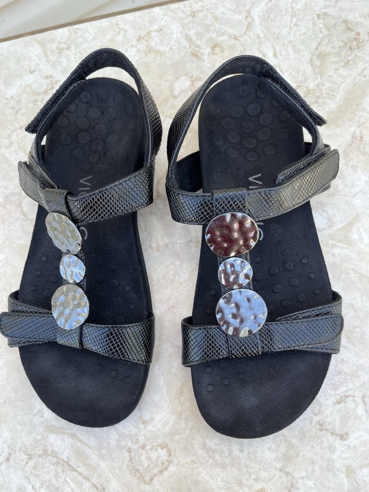 Vionic Farra Patent Black And Silver Comfort Sandals. Size 6.