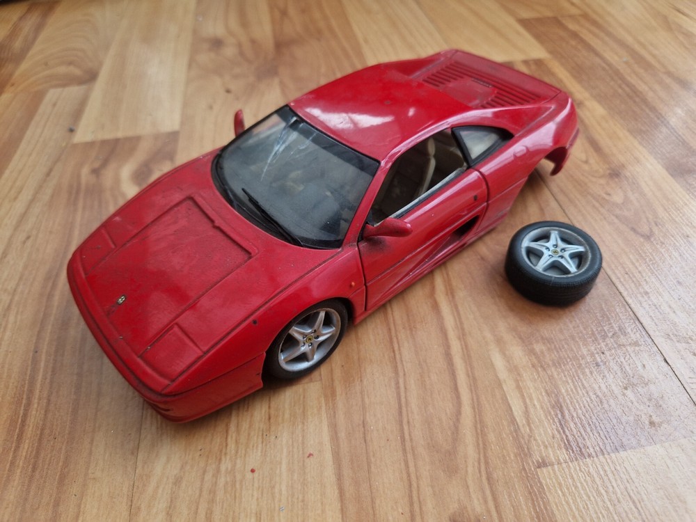 1/18 SCALE UT MODELS CLASSIC FERRARI F355 DIECAST MODEL CAR USED