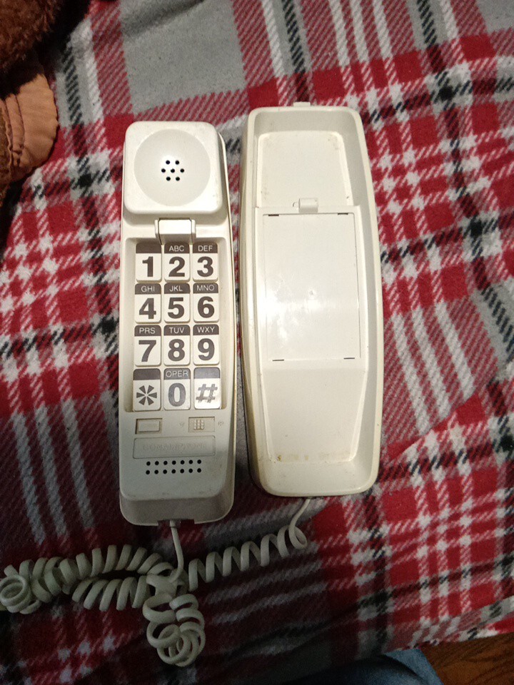 Conair Large Push Buttons Pulse/Tone Phone Desk Top or Wall Mount Adjust Ringer