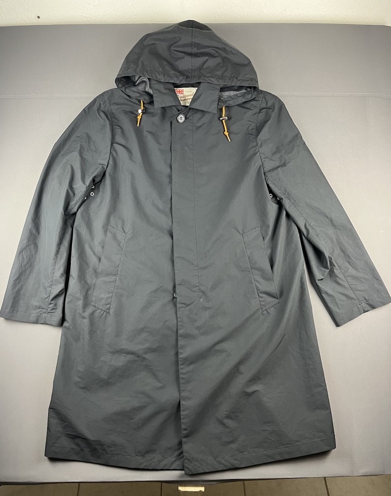 Traditional England Raincoat – Lightweight Nylon Hooded Coat Size 42