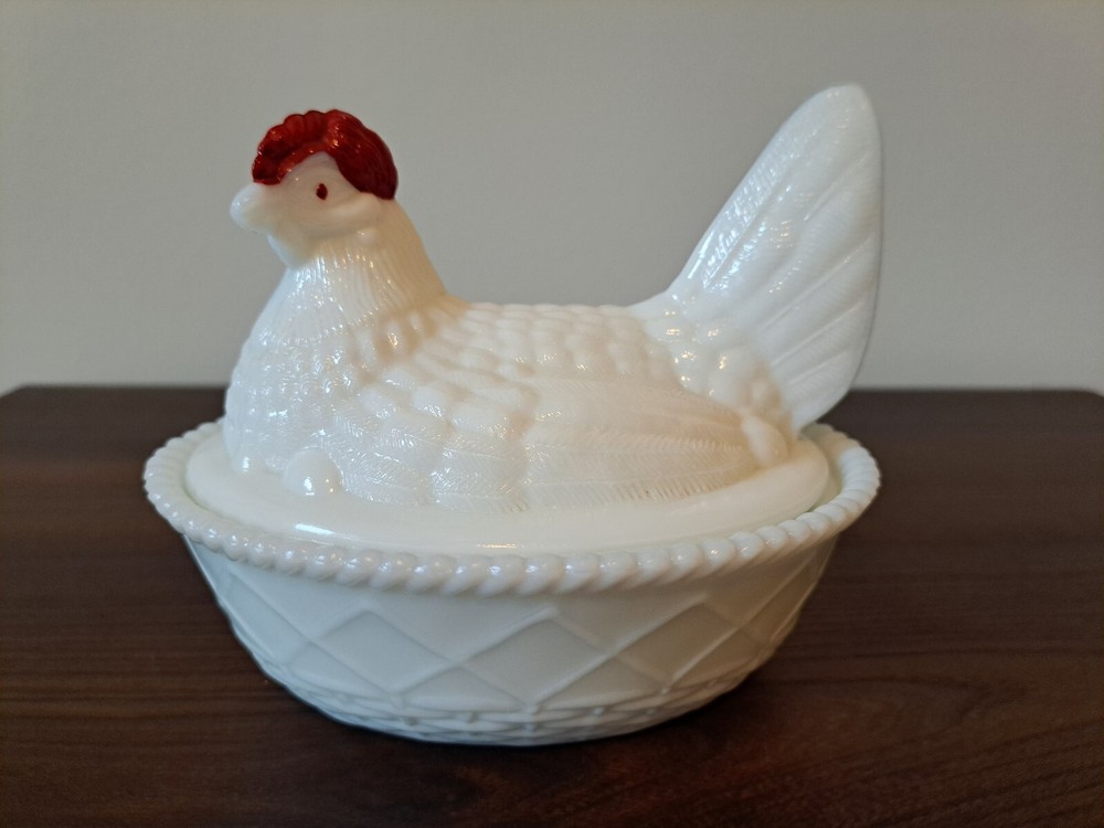 Vintage Westmoreland Milk Glass Nesting Hen Dish 4.5 Inch