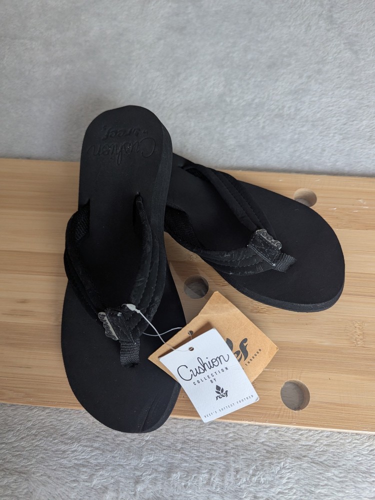 Reef Women’s Cushion Breeze Sandals - Black - Size 5