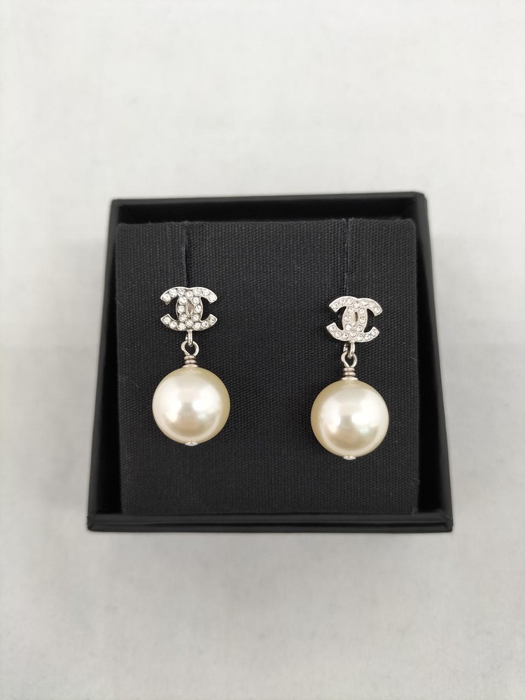 CHANEL Earrings Mini CC Motif Coco Mark Swing Pearl Gold Ladies Accessories box