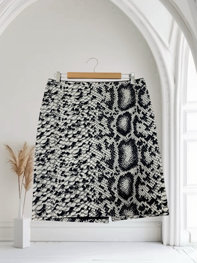 White House Black Market Animal Print Pencil Skirt Size 8 Fall Holiday Chic