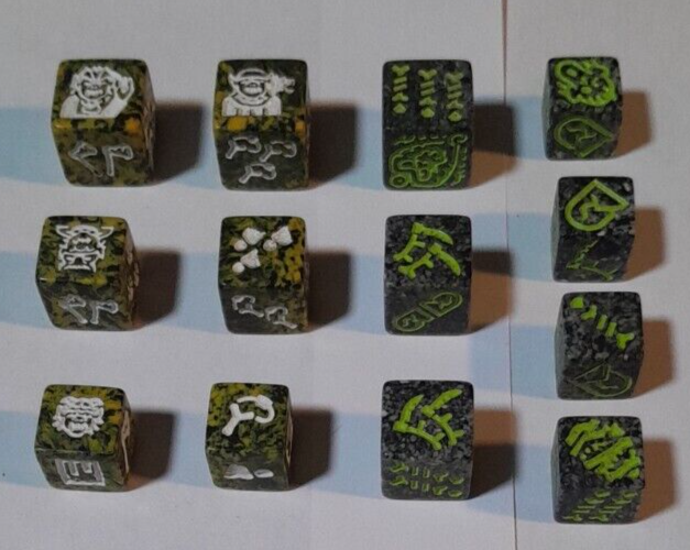 TSR Dungeons And Dragons Dice Lot of 13 Vintage D&D