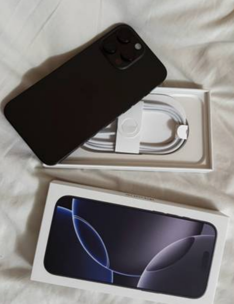 Apple iPhone 16 Pro Max - 512 GB - Black (Unlocked) 6.9 inch screen.