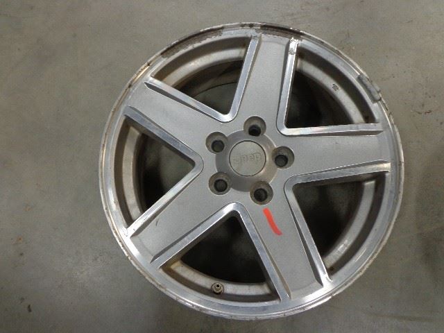 Wheel 17x6-1/2 Alloy 5 Spoke Argent Painted Spokes Fits 07-10 PATRIOT 2076380