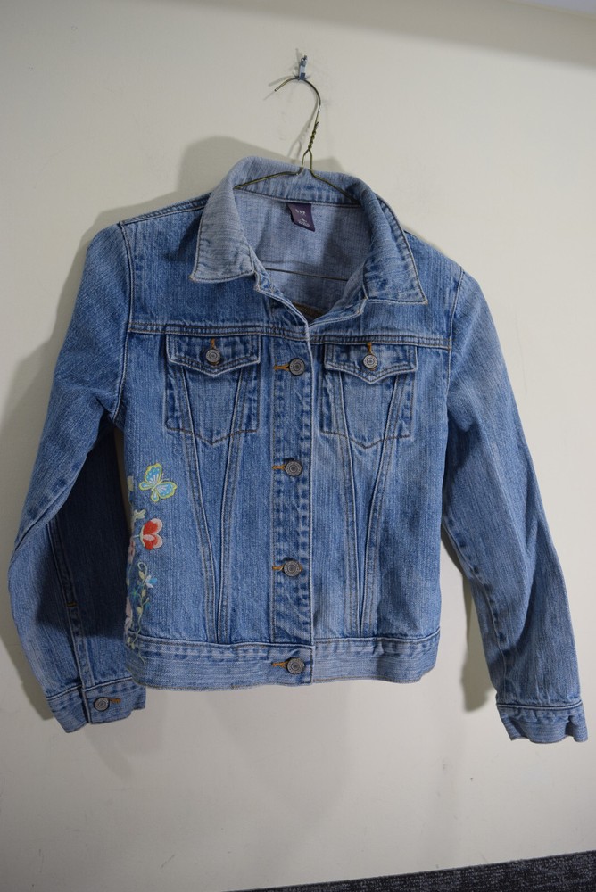 Gap Kids GIRLS L 10 Embroidered Flowers Butterflies Trucker Blue Jean Jacket