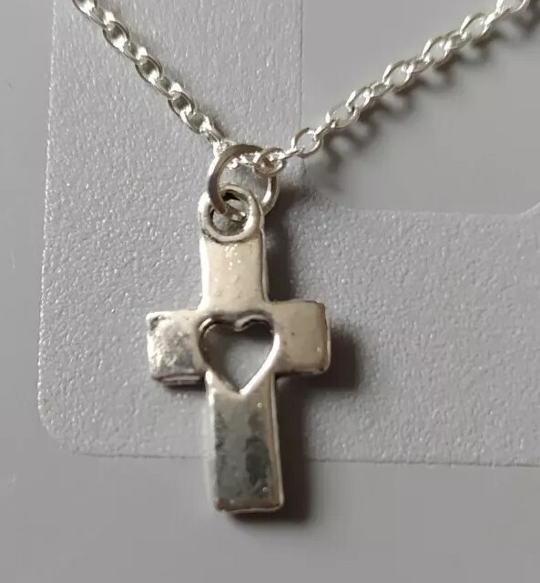 Silver Tone Cross On A silver Plated  Necklace Approx 18 Inches