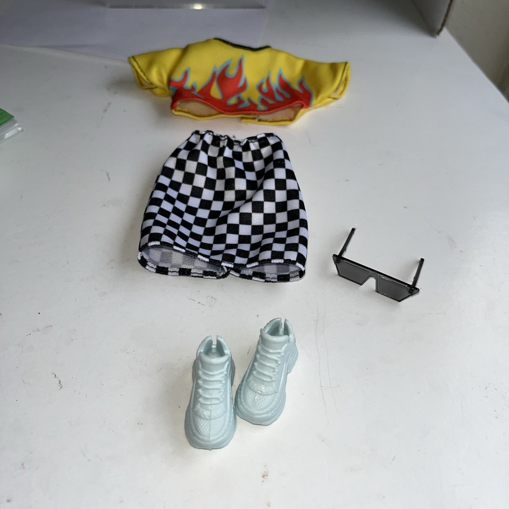 Barbie Fashionista 179 Curvy Doll Outfit with Top Skirt Sneakers Sunglasses