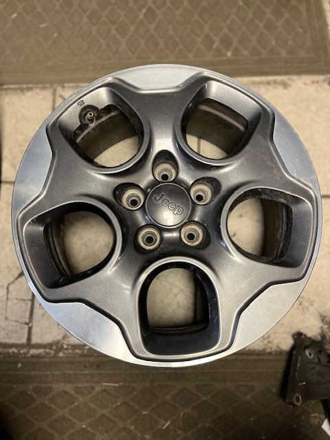 Rueda de aluminio 16x6-1/2 compatible con 15-18 RENEGADE 551429