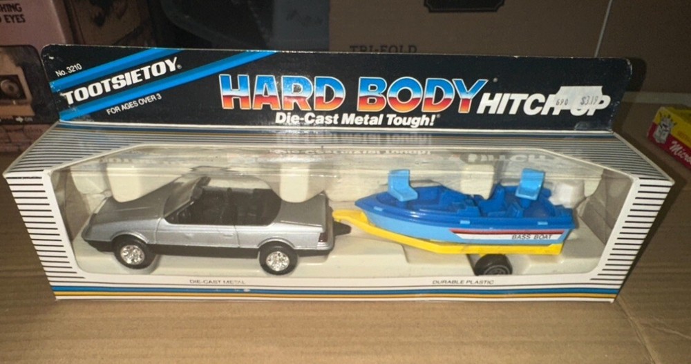 1995 TOOTSIETOY #3210  Hard Body Die-Cast Metal Tough Convertible N Bass Boat