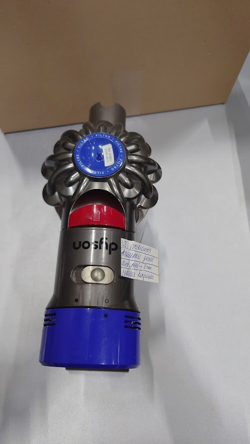 Dyson V8 Vacuum Used Weak Battery No Accessories