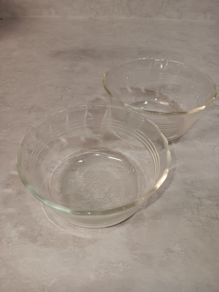 Vintage Set of 2 Corning Pyrex 6oz Scalloped Ramekin Custard Cups