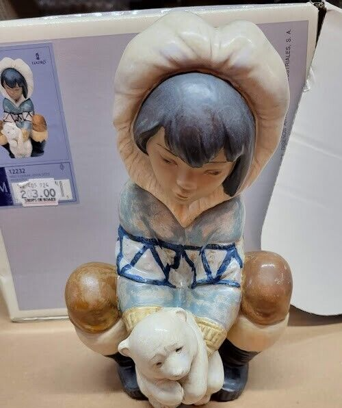 Lladro 2232 Poor Little Bear Eskimo Boy Gres Mint Condition Original Grey Box