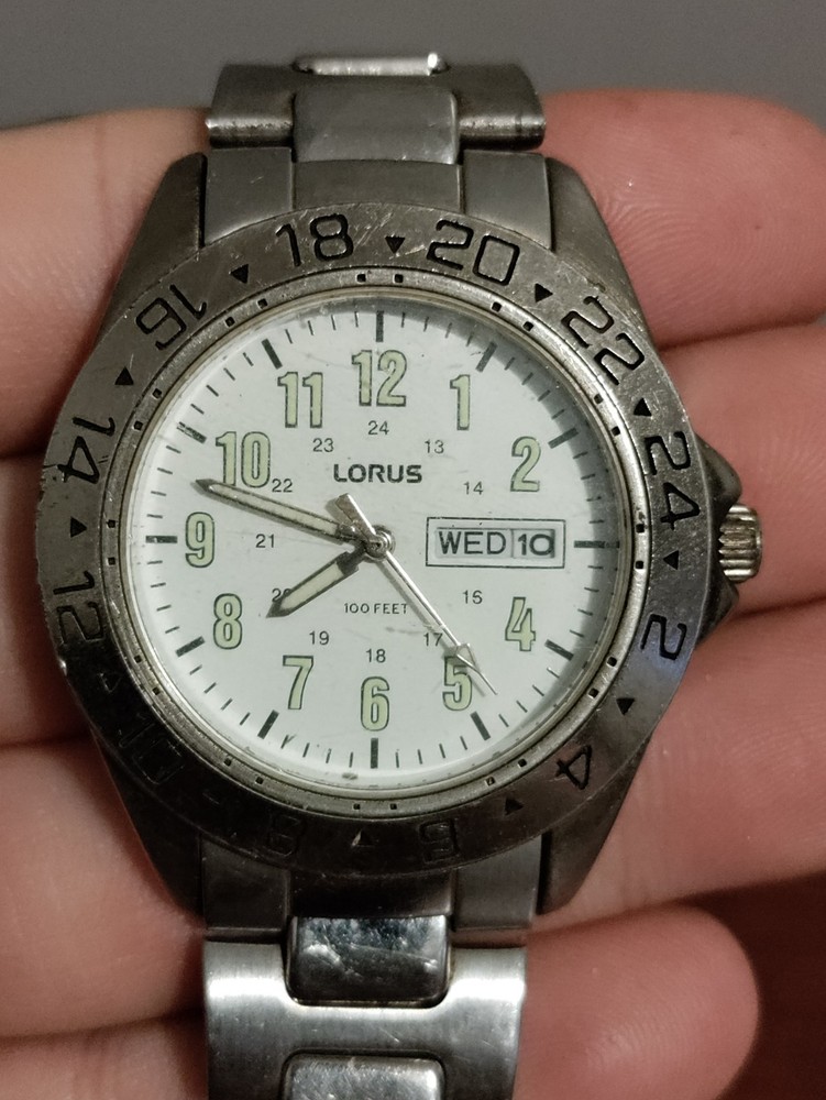 Lorus LR0242 Silver Tone Quartz Analog Men's Watch Untested