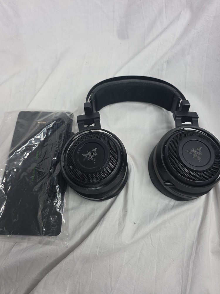 Razer Nari Wireless 7.1 Surround Sound Gaming Headset with THX Audio
