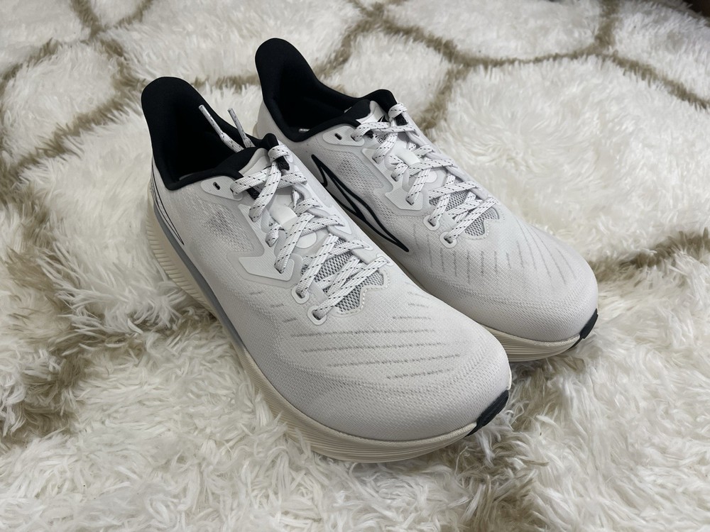 NEW Altra Experience Flow Women's Size 10 White Grey Running Shoes