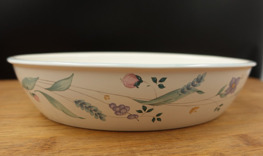 Pfaltzgraff April 10-Inch Oval Vegetable Serving Bowl in Excellent Condition