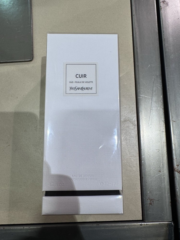 Yves Saint Laurent Cuir Oud Feuille de Violette 125ml/4.2 fl oz