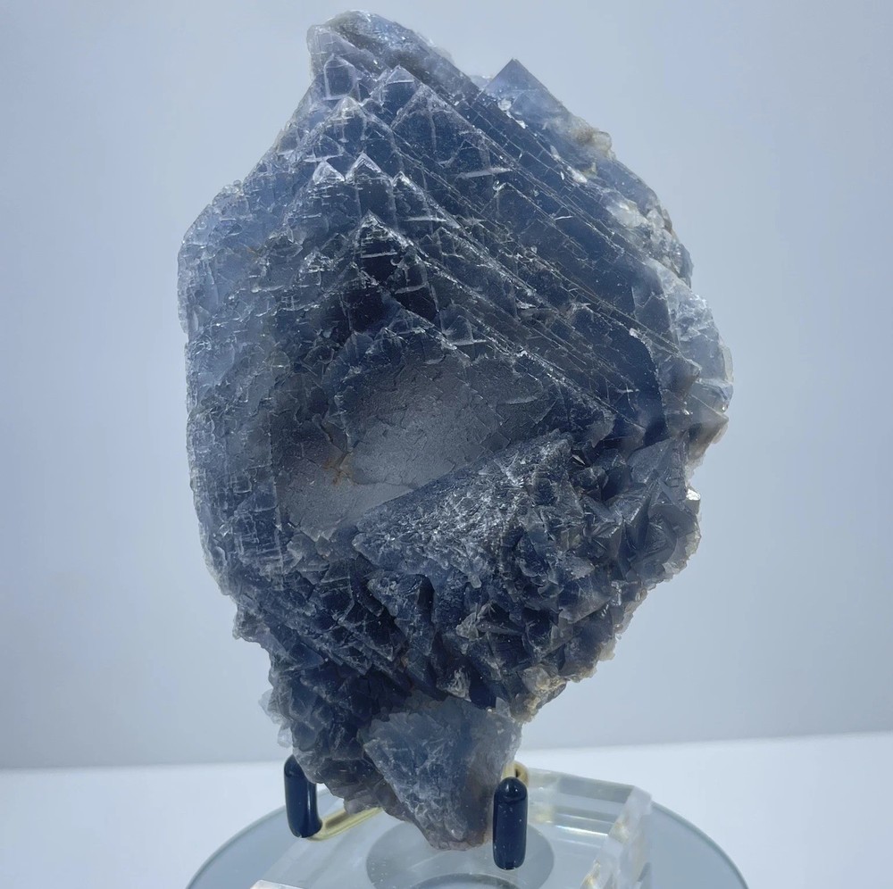 Dark bluish cubic fluorite crystal specimen 488g