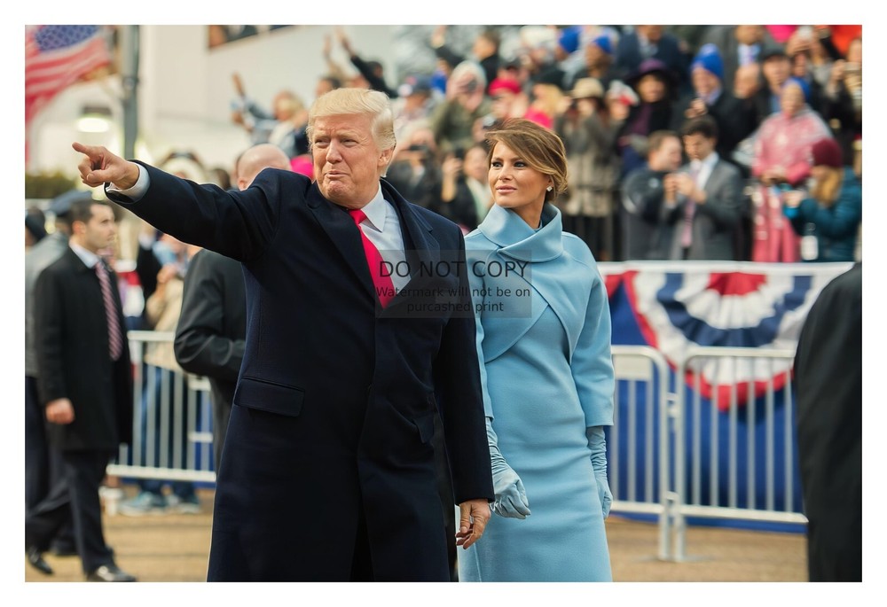 PRESIDENT DONALD TRUMP AT INAGURAL PARADE WITH MELANIA 4X6 PHOTO