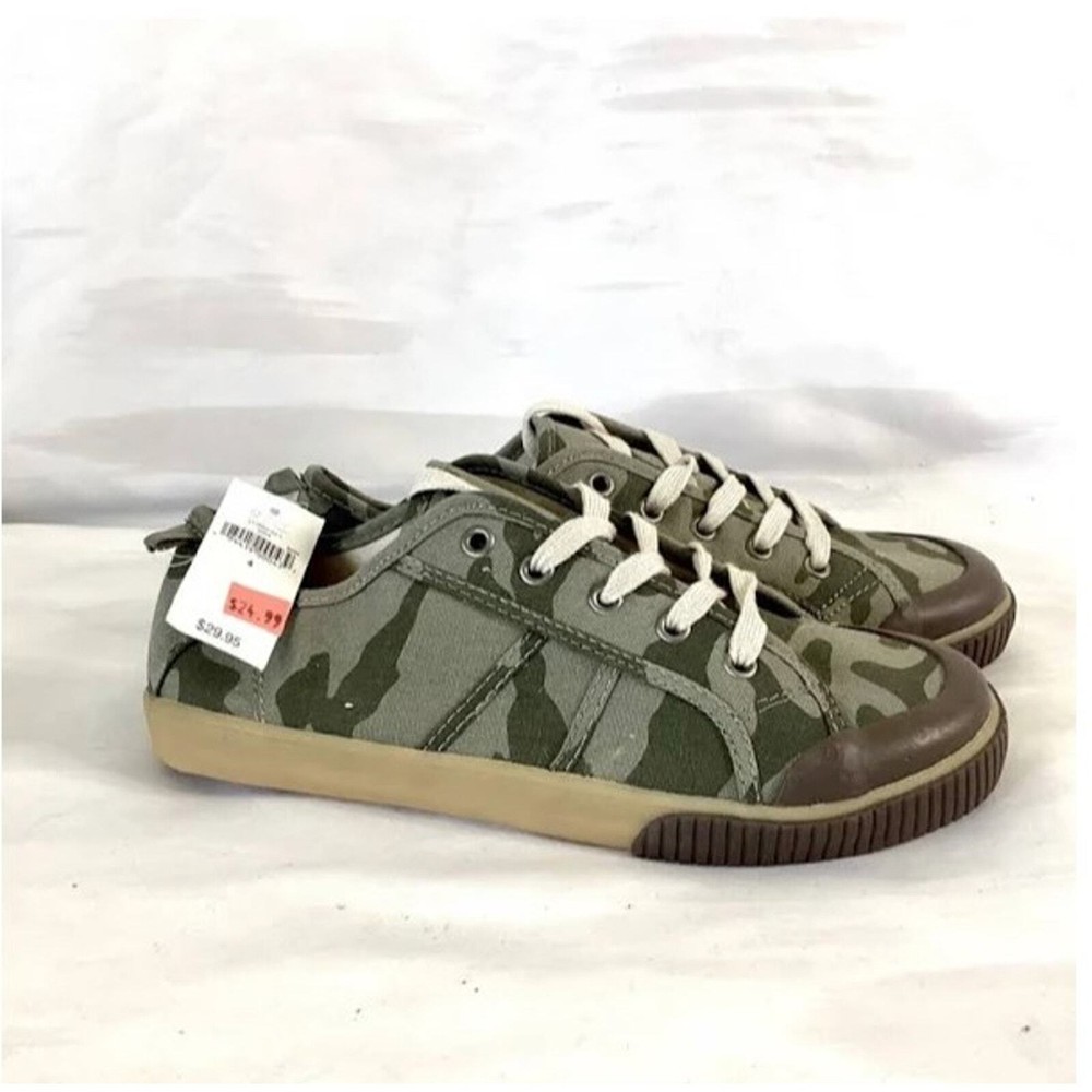 NWT Gap Camouflage Canvas Kids Sneakers size 5
