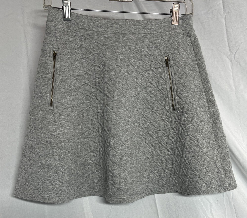 Bee Stitched Quilted Skirt Women’s Size Small Gray With Zip Pockets