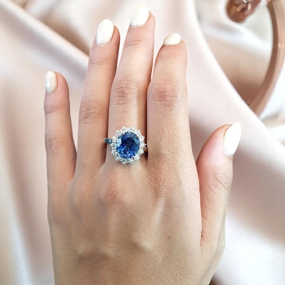 Lab Grown Blue Sapphire 18K Gold Wedding Ring 5.00 Ct Oval Cut Natural Diamond
