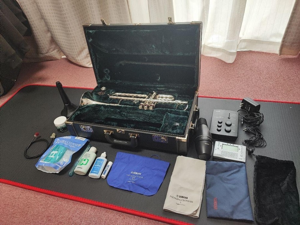 YAMAHA YTR-8335S Trumpet Silver Mouthpiece SILENTBRASS Cleaning utensils Tuner