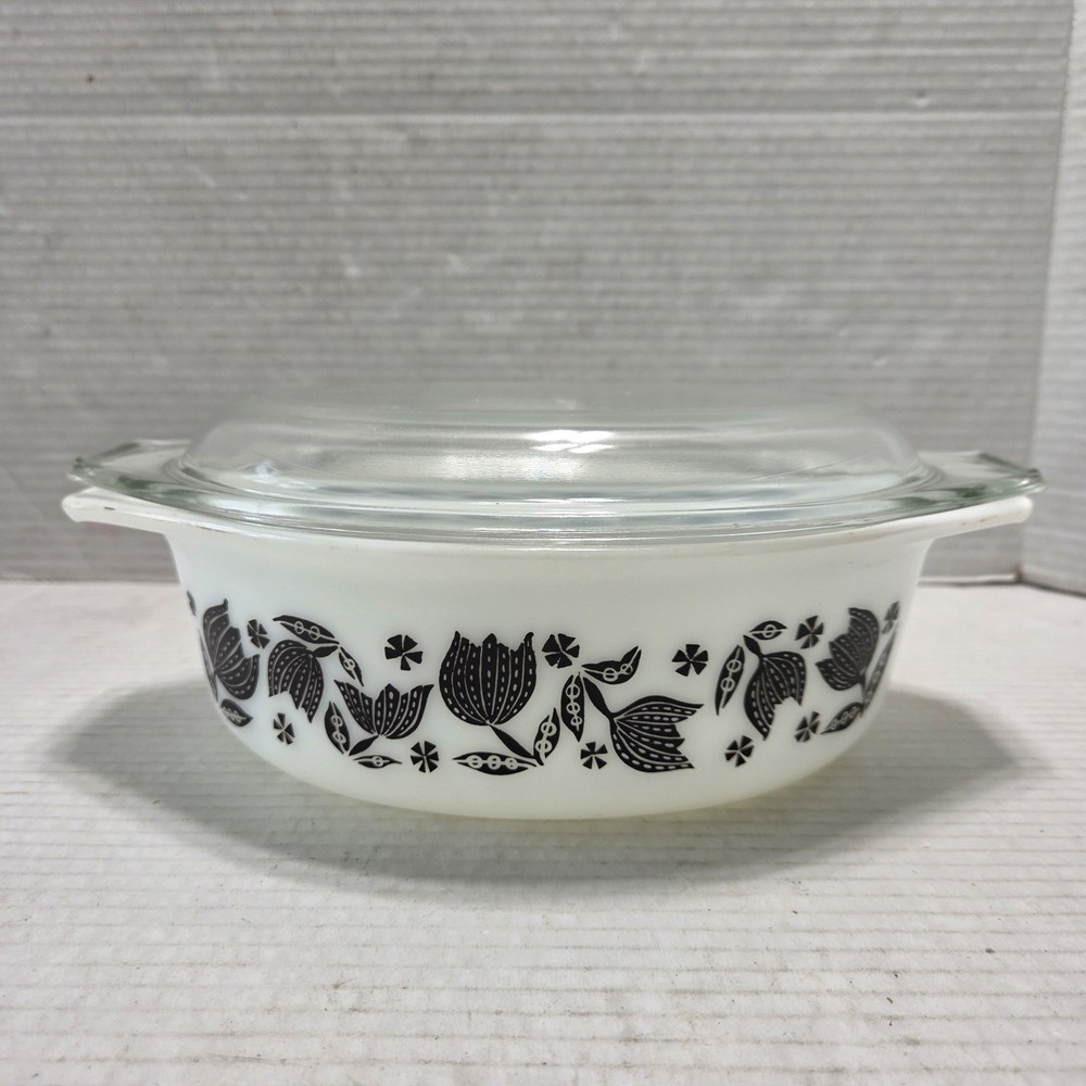 Vtg Pyrex Black Tulip on White W/ Lid Casserole Baking Dish 043 1.5qt EUC