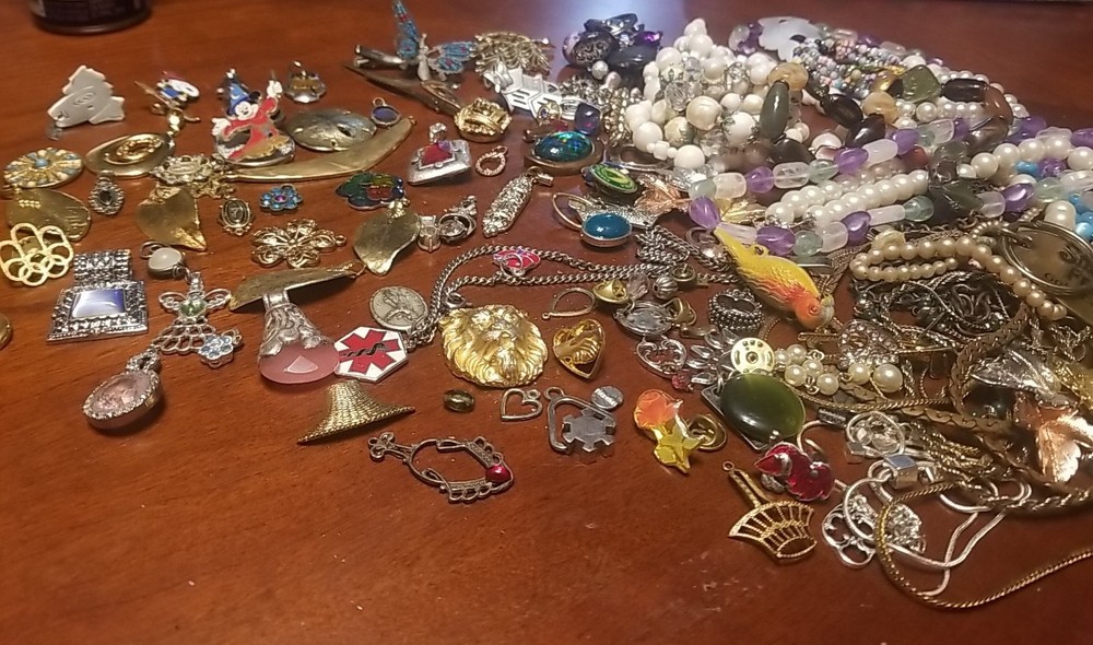 Jewery Lot, Charms,Pendants,Brooches, Necklaces, Bracelets, Key Chains, Unsorted