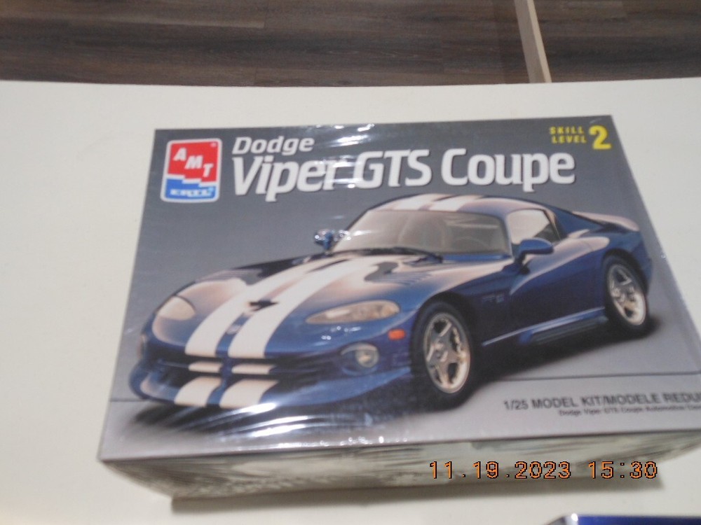 Dodge Viper GTS Model Kit by AMT Revell Burago Maisto 21001