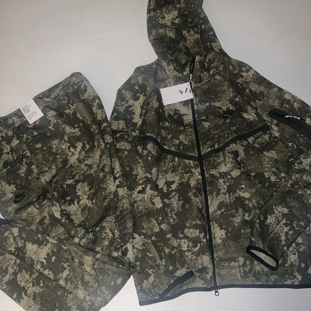 Nike Sportswear Tech Fleece Camo Full-Zip hoodie & Joggers set HV5055 Men’s Sz M