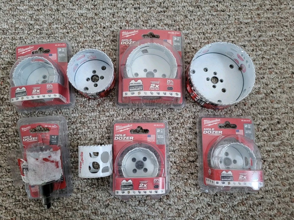 Lot Of 8 Milwaukee Hole Dozer Bi-Metal Hole Saw,  Different Sizes With 1 Arbor
