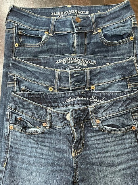 AMERICAN EAGLE SUPER STRETCH ARIST CROP JEANS  SIZE 2 Lot of 3 2 Jeans 1 shorts
