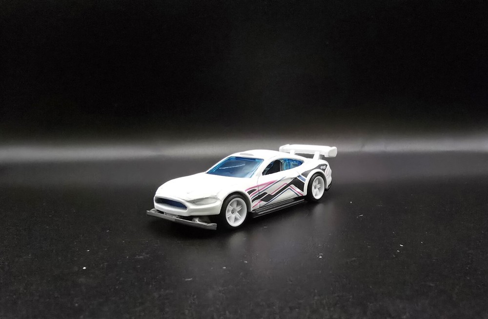 Hot Wheels Custom '18 Ford Mustang GT Wheel Swap