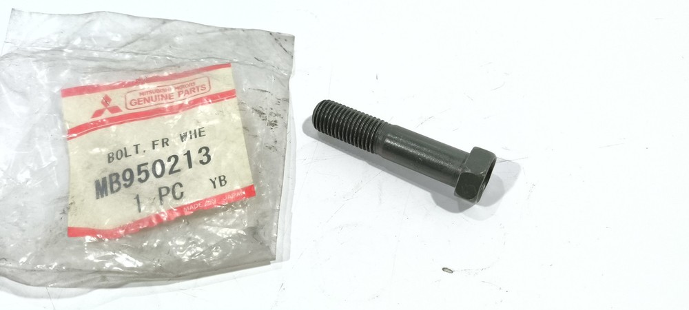 Original Front Wheel Hub Bolt Suitable For MITSUBISHI L200 L300 L400 PAJERO