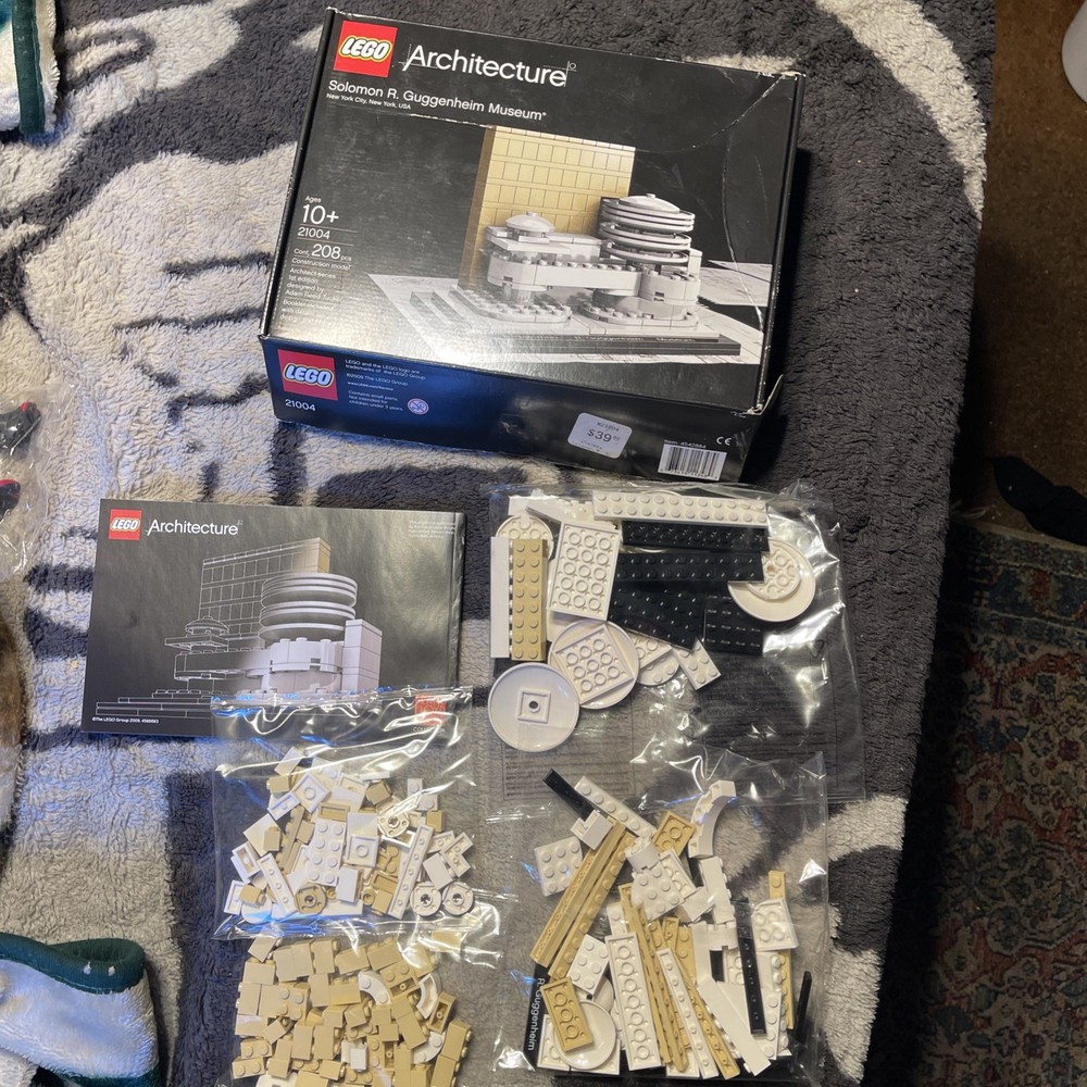 LEGO Architecture Solomon Guggenheim Museum 21004 New Sealed Retired Set