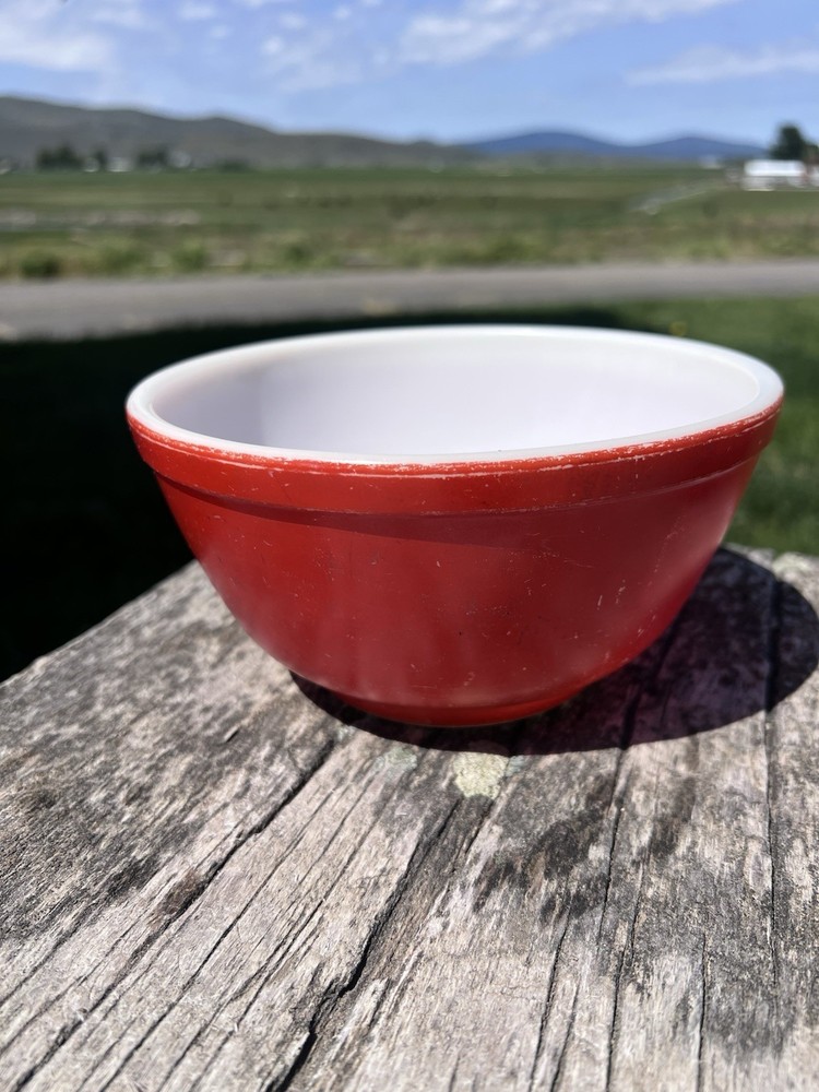 Vintage 1940s Pyrex Red Primary Mixing Bowl 1.5 Qt No Number TM Reg