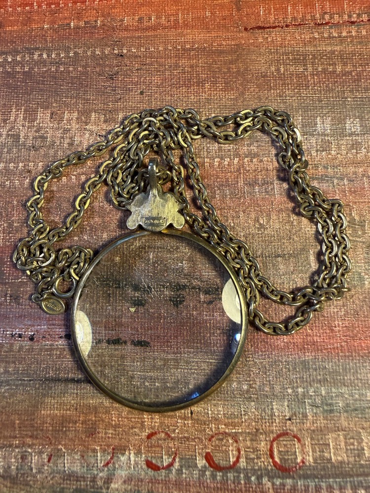 Vintage Avon Magnifying Glass Pendant Necklace