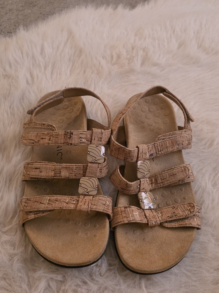 Vionic Sandals Size 9 Womens.