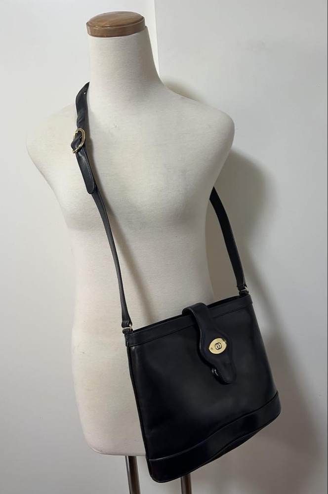 Vintage Old GUCCI Leather Shoulder Bag Crossbody Black Gold hardware from JAPAN